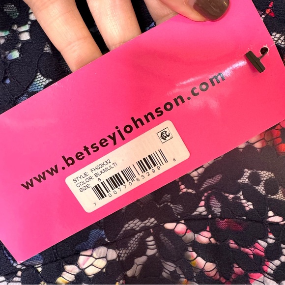 NWT Betsey Johnson Lace Overlay Floral Sheath Dress Size 6 - Picture 8 of 11